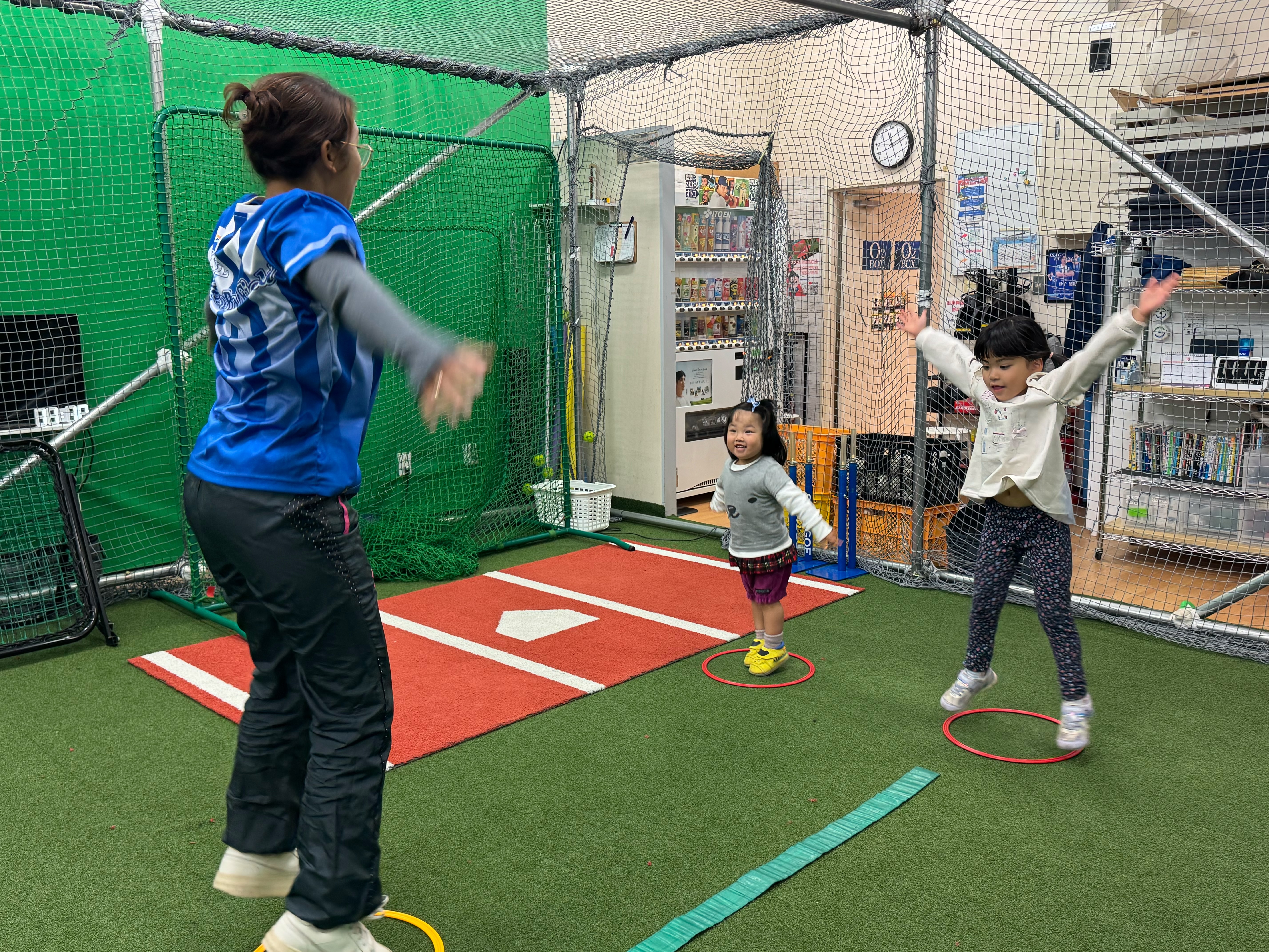 楽しく体を動かしながら英語を学習